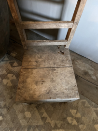 Uniek oud houten stoeltje, nr 1