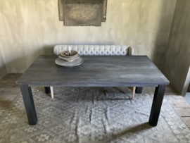 Eeettafel 2 m