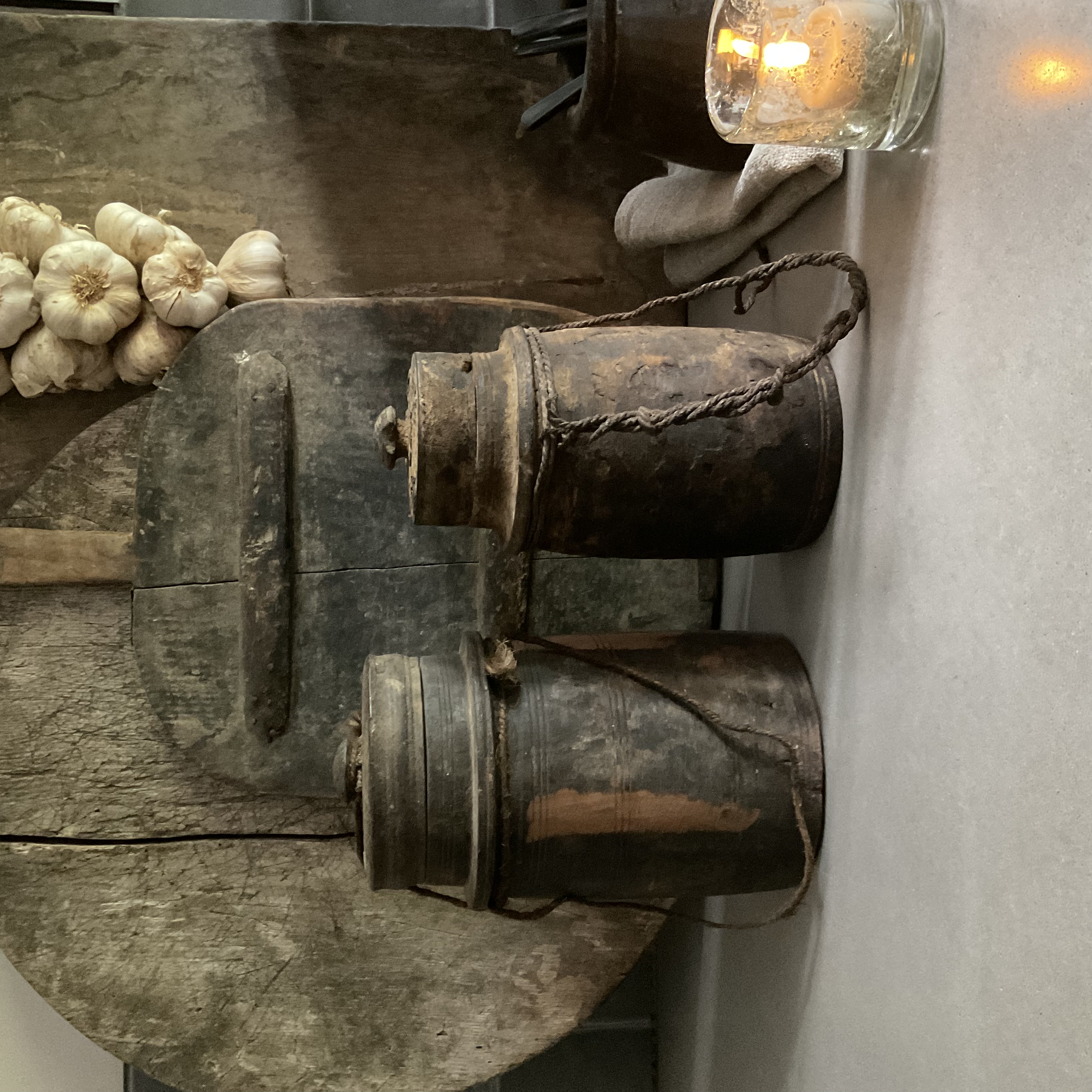 Houten kruikje met deksel, r78 (linker)
