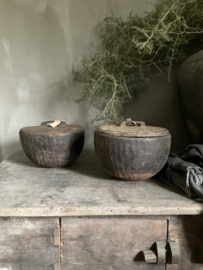 Houten schaal met deksel, nr 3 (linker)