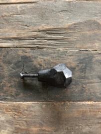 Knop 5 •