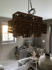Rechteckige Lampe mit kleinen Rostscheiben