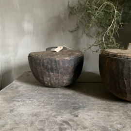 Houten schaal met deksel, nr 3 (linker)