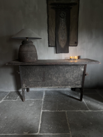 Antieke himalayakist / Sidetable .