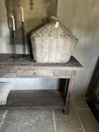 Sidetable van oud hout met onderblad en 2 lades