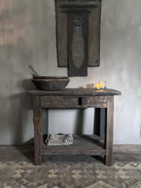 Haltafeltje / sidetable van oud hout met schuif .