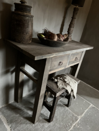 Sidetable / haltafeltje met 2 lades .