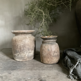 Houten kruik met deksel, r 74 (rechter)