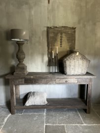 Sidetable van oud hout met onderblad en 2 lades