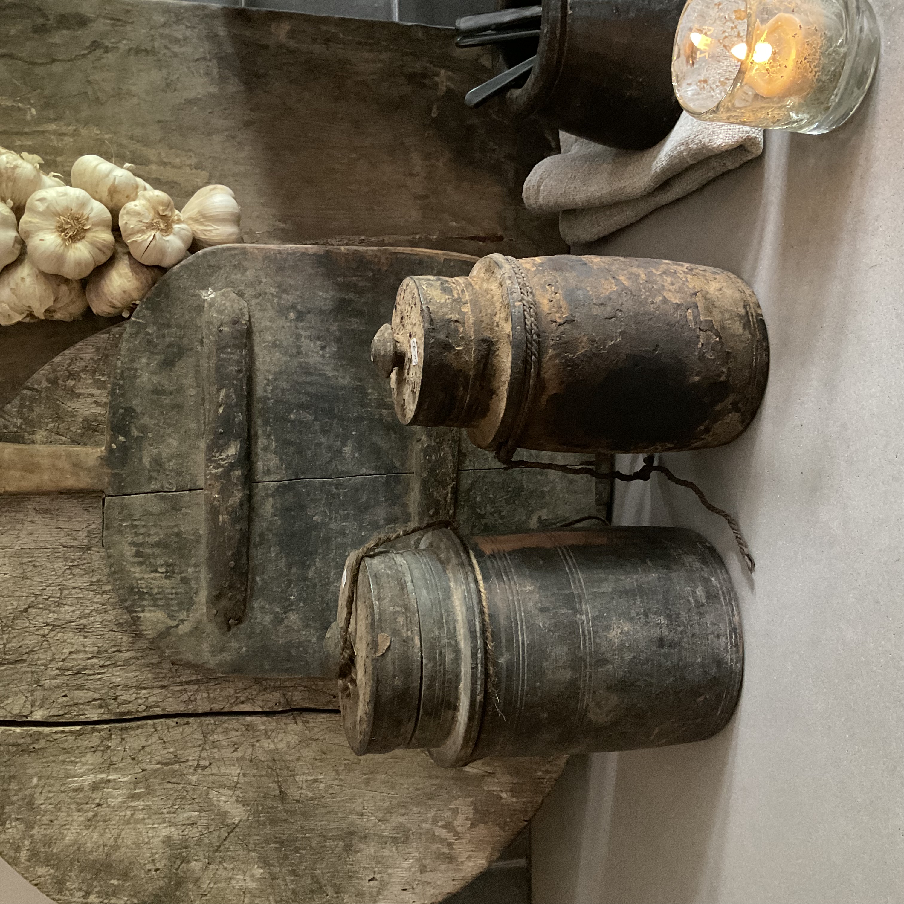 Houten kruikje met deksel, r78 (linker)