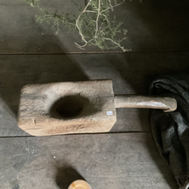 Houten vijzel met steel