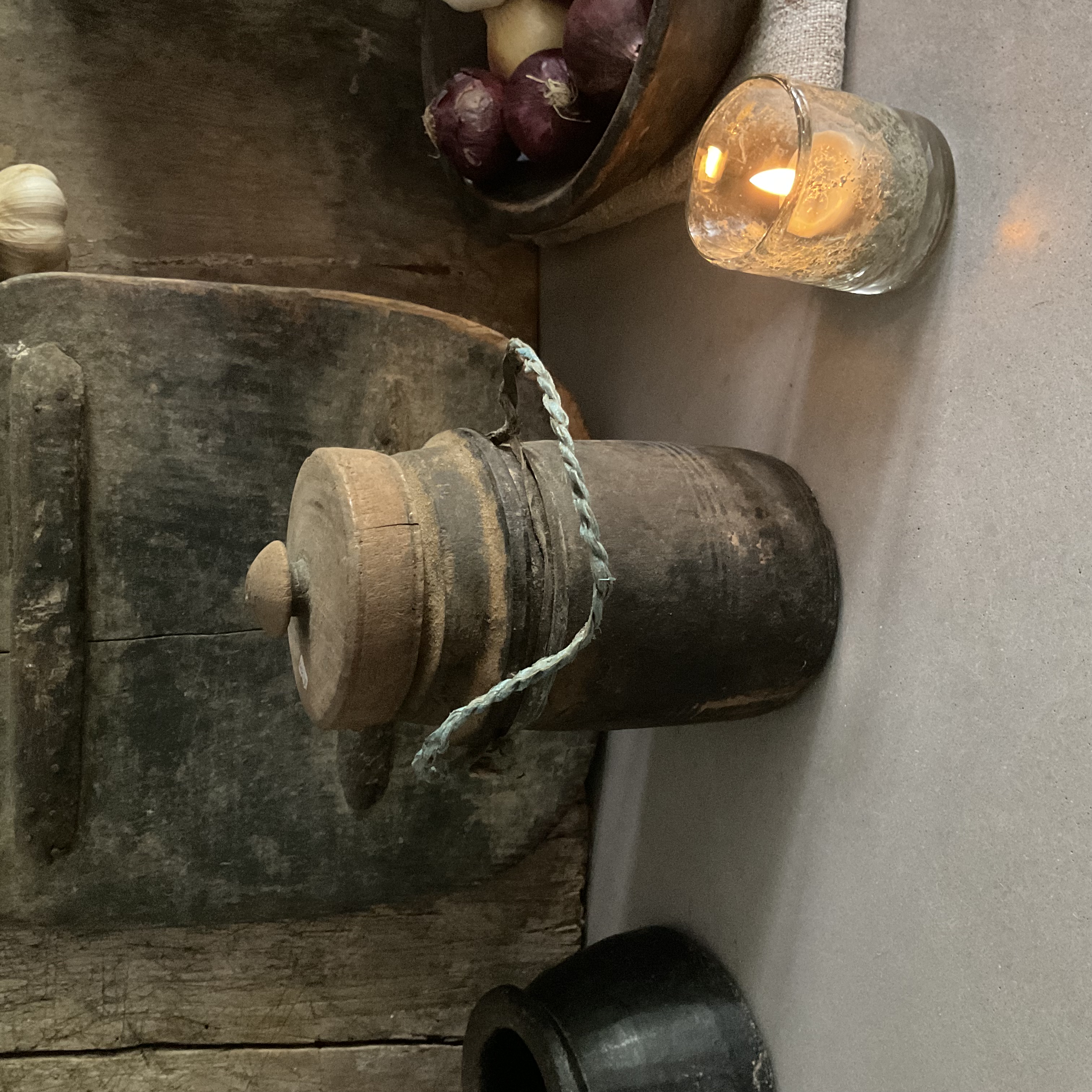 Houten kruikje met deksel, r 91