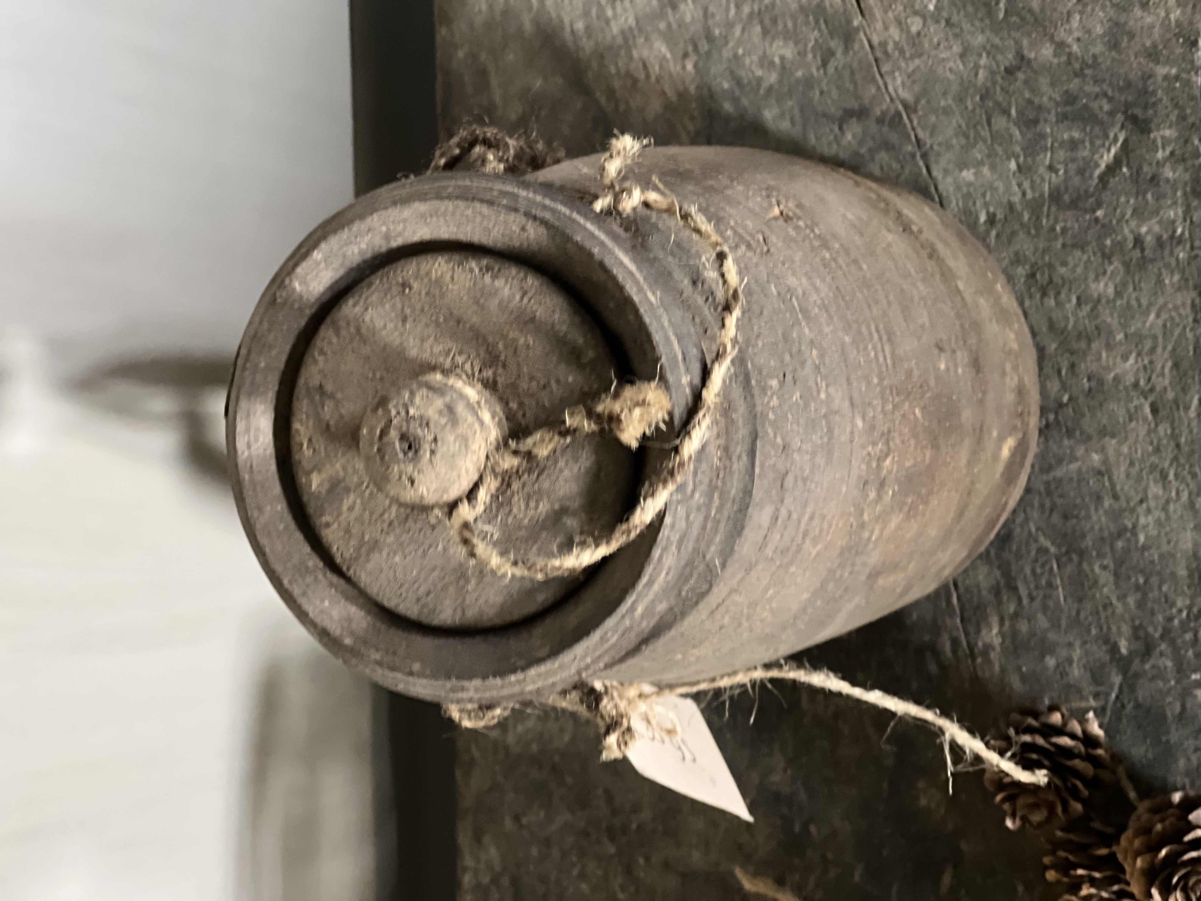 Houten kruikje met deksel, nr 18
