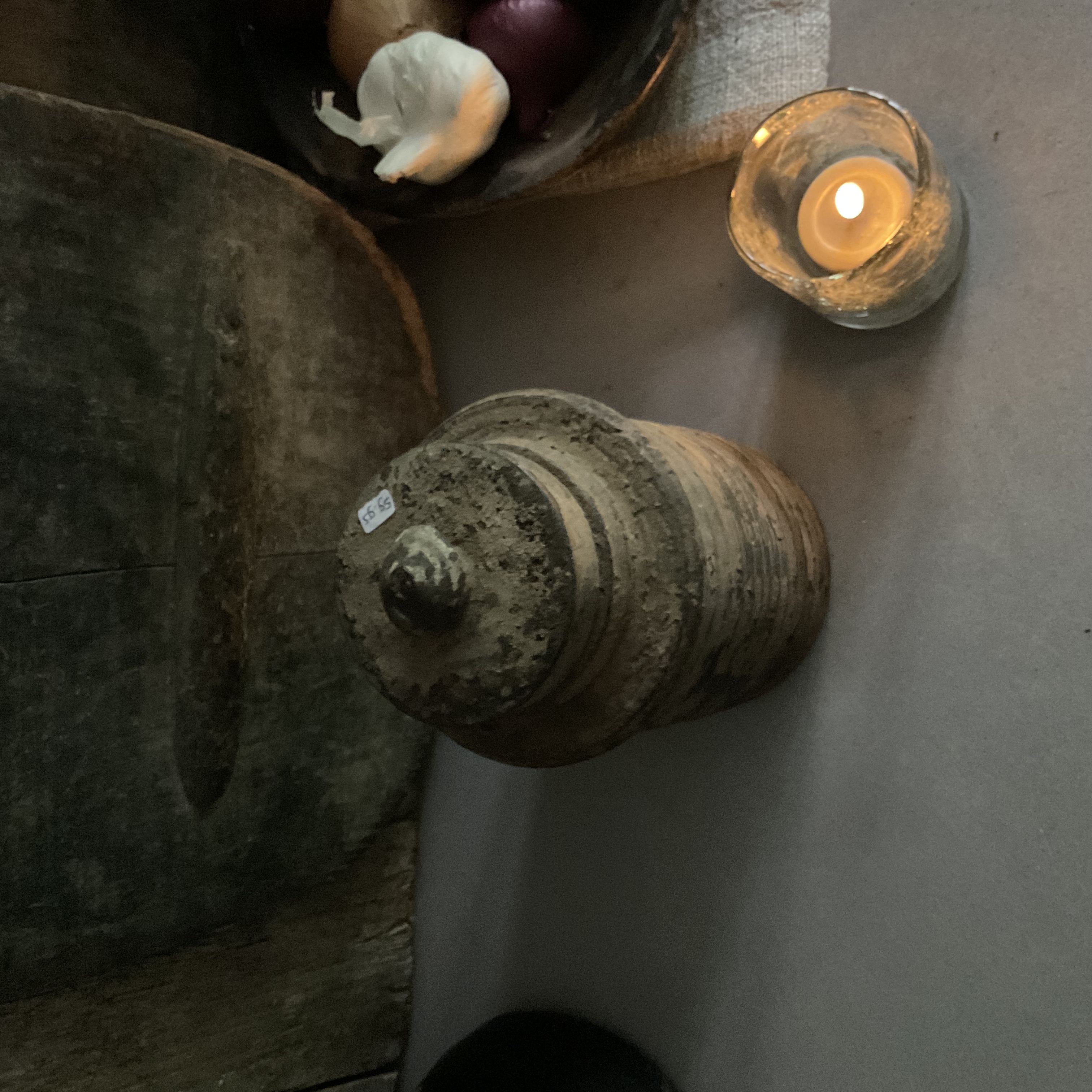 Houten kruikje met deksel, r 83