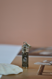 Maansteen Sukma Prayer Box Hanger - Sterling Zilver