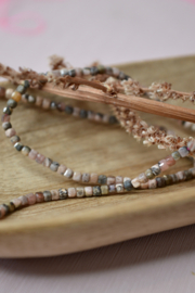 Rhodoniet 2 mm Facet Kubus Kralen