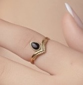 Zwarte Onyx Naga Ring - Stainless Steel Goud