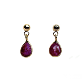 Ruby Gold Plated Earstuds / Edelsteen Oorstekers