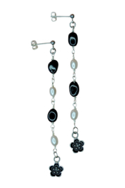 Blossom Onyx en Parel Oorstekers - Silver Plated