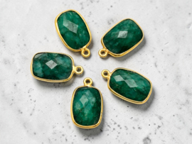 Groene Natuursteen Bedel - Gold Plated