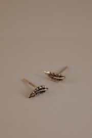 Tiny Leaf Studs Sterling Silver Oorstekers