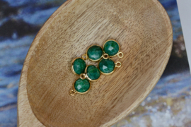 Groene Natuursteen Bedel - Gold Plated