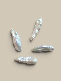 Zoetwater Biwa Parel Kralen 8 x 22 mm (per 4 stuks)