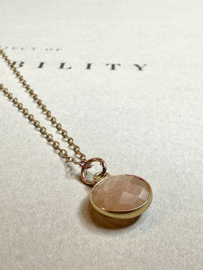 Round Peach Moonstone Necklace Gold Plated / Ketting