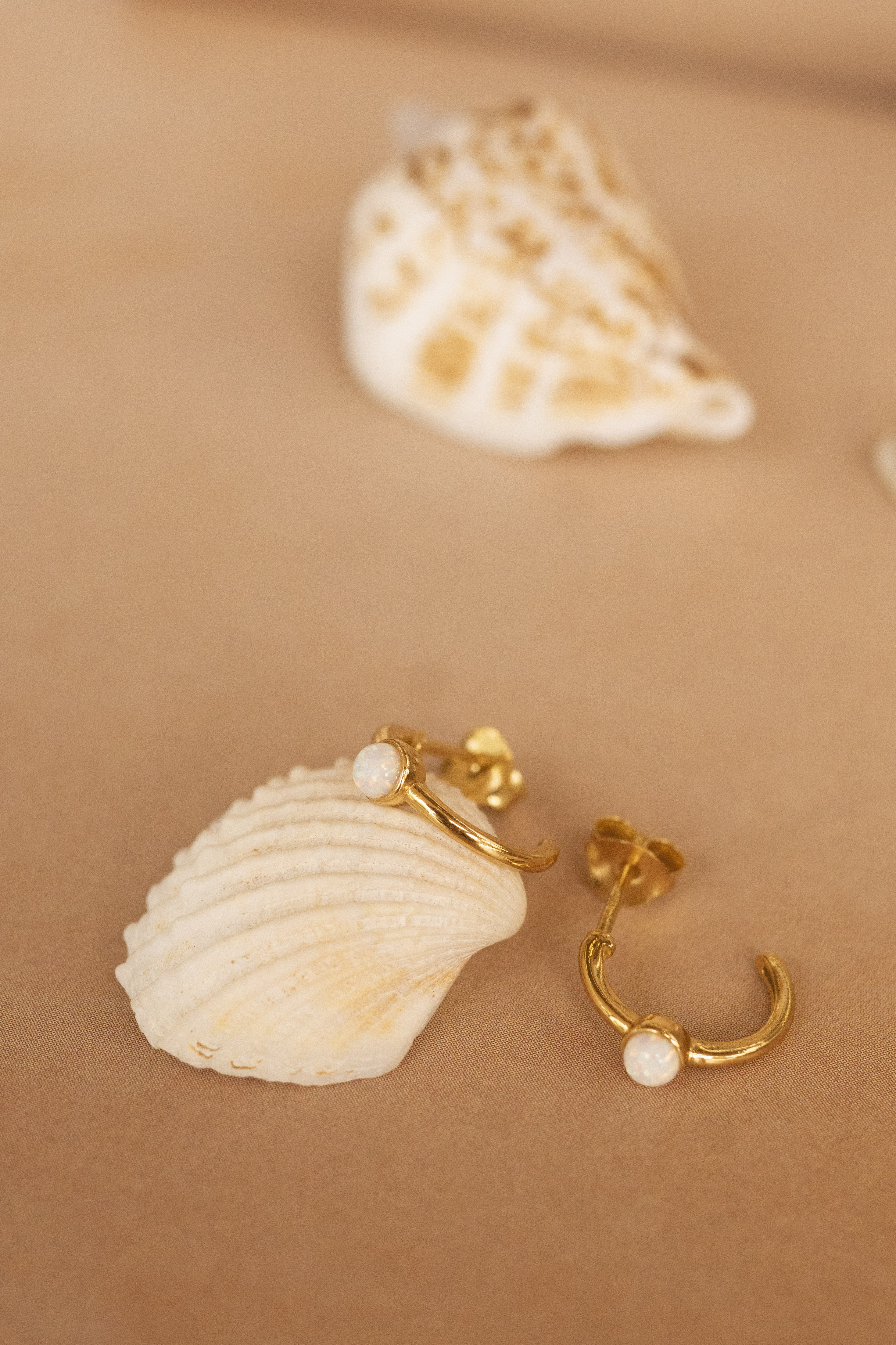 Half Hoop Opal Earstuds Gold Vermeil