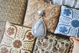 Blauwe Scheeliet Hanger - Sterling Zilver