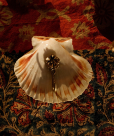 Maisie Flower Hook / Doing Goods