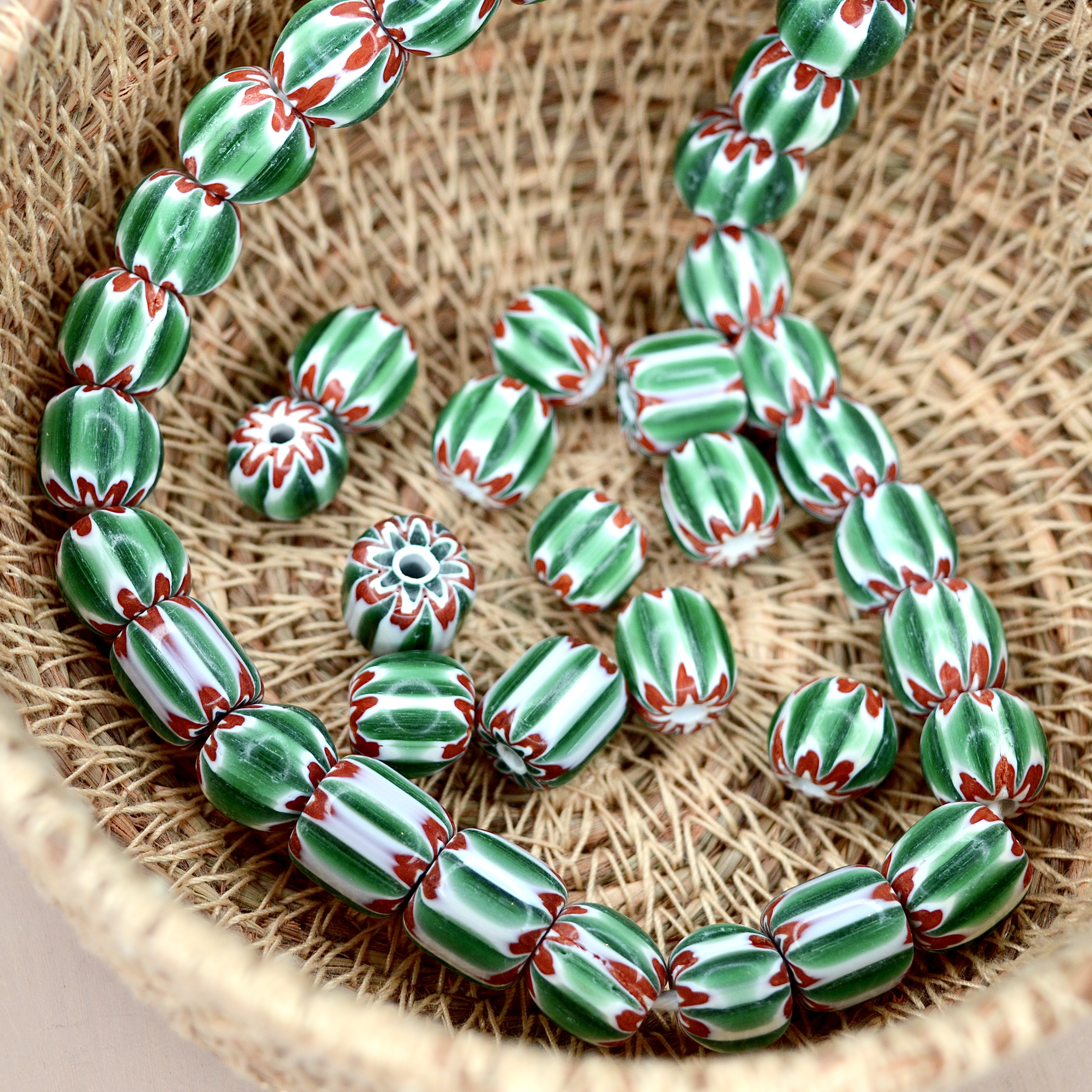 Nepalees Lampwork Kraal Rond Groen (1x)