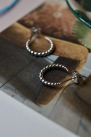 Dotted Semi-Hoop Oorstekers- Sterling Zilver