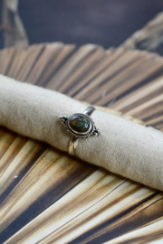 Boho Oval Labradorite Ring / Sterling Silver 18