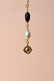 Compass Granaat en Parel Oorstekers - Gold Plated