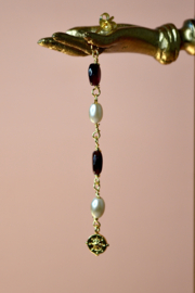 Compass Granaat en Parel Oorstekers - Gold Plated