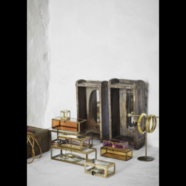 Quadratic Glass Box / Madam Stoltz