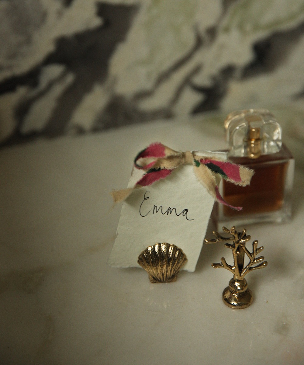 Scarlett Shell Card Holder / Doing Goods