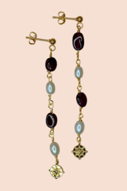 Compass Granaat en Parel Oorstekers - Gold Plated