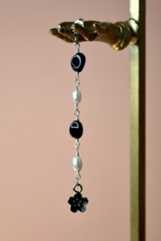 Blossom Onyx en Parel Oorstekers - Silver Plated
