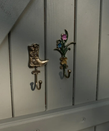 Dallas Cowboy Laars Haak / Doing Goods