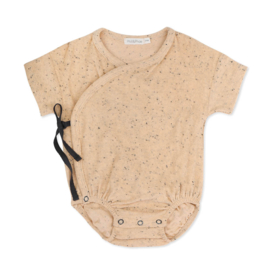 Phil & Phae baby | Frotté cross-over onesie speckles | Beach
