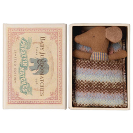 Maileg Sleepy Wakey babymuis in Matchbox Roze