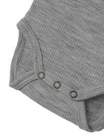 Lil Atelier | Newborn | Fable (merino) wollen body | Grijs