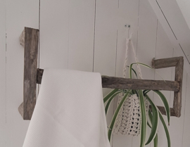 Regal aus Kastanienholz 50 cm