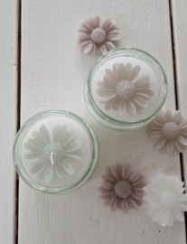 Daisy kaars in pot zand