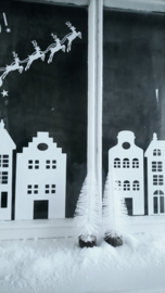 Raamsticker - Huisjes en kerstman in slee