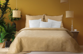 Bedsprei - licht oker goud fluweel met blad motief 280x260cm