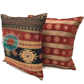 Zwart en rood kussen - Aztec ± 45x45cm