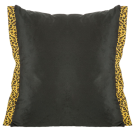 Set van 2 kussens zwart met animal print 45x45cm (incl. binnenkussens)